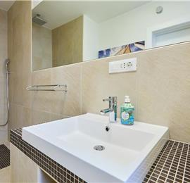 2 bedroom villa with pool, Orasac near Dubrovnik, sleeps 4